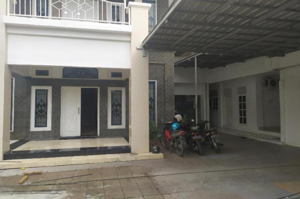 Oyo 3741 Mutiara Syariah 1 Hotel Mataram Buitenkant foto